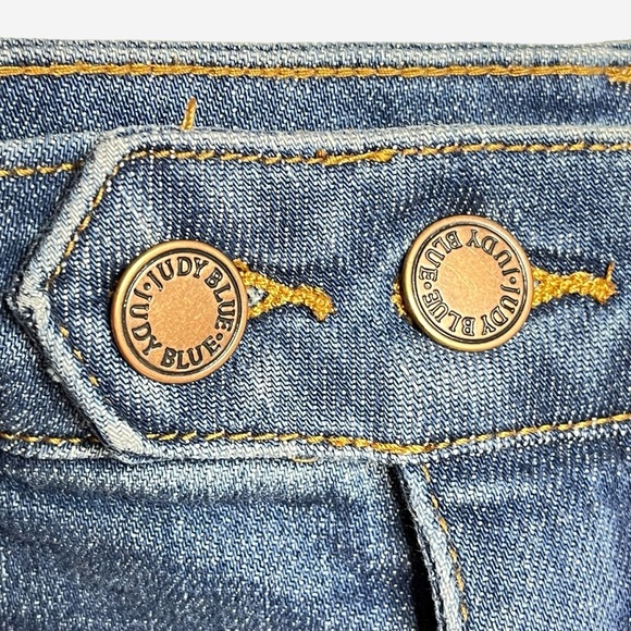 Judy Blue High Waist Tummy Control Double Button Jean Shorts 150269 - Picture 4 of 9